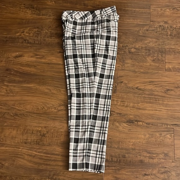 Lands’ End Women’s Plaid Cropped Pants, Size 12. - Picture 11 of 12